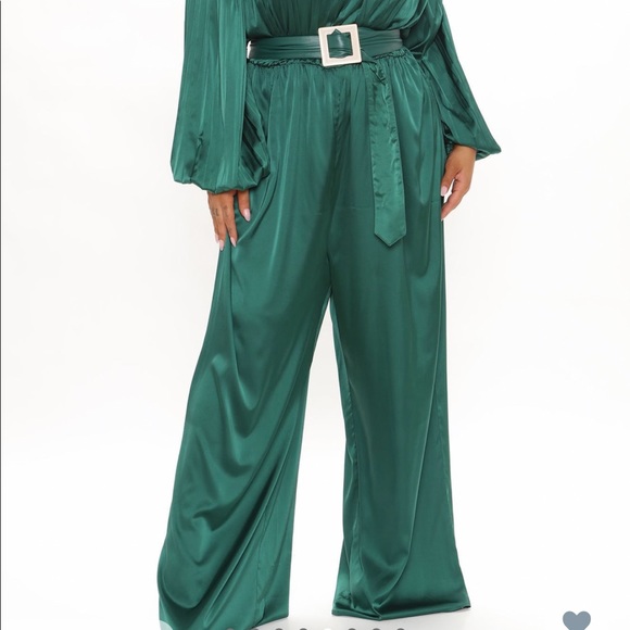 GORGEOUS SATIN JUMPSUIT 💚🤩 - Picture 3 of 8